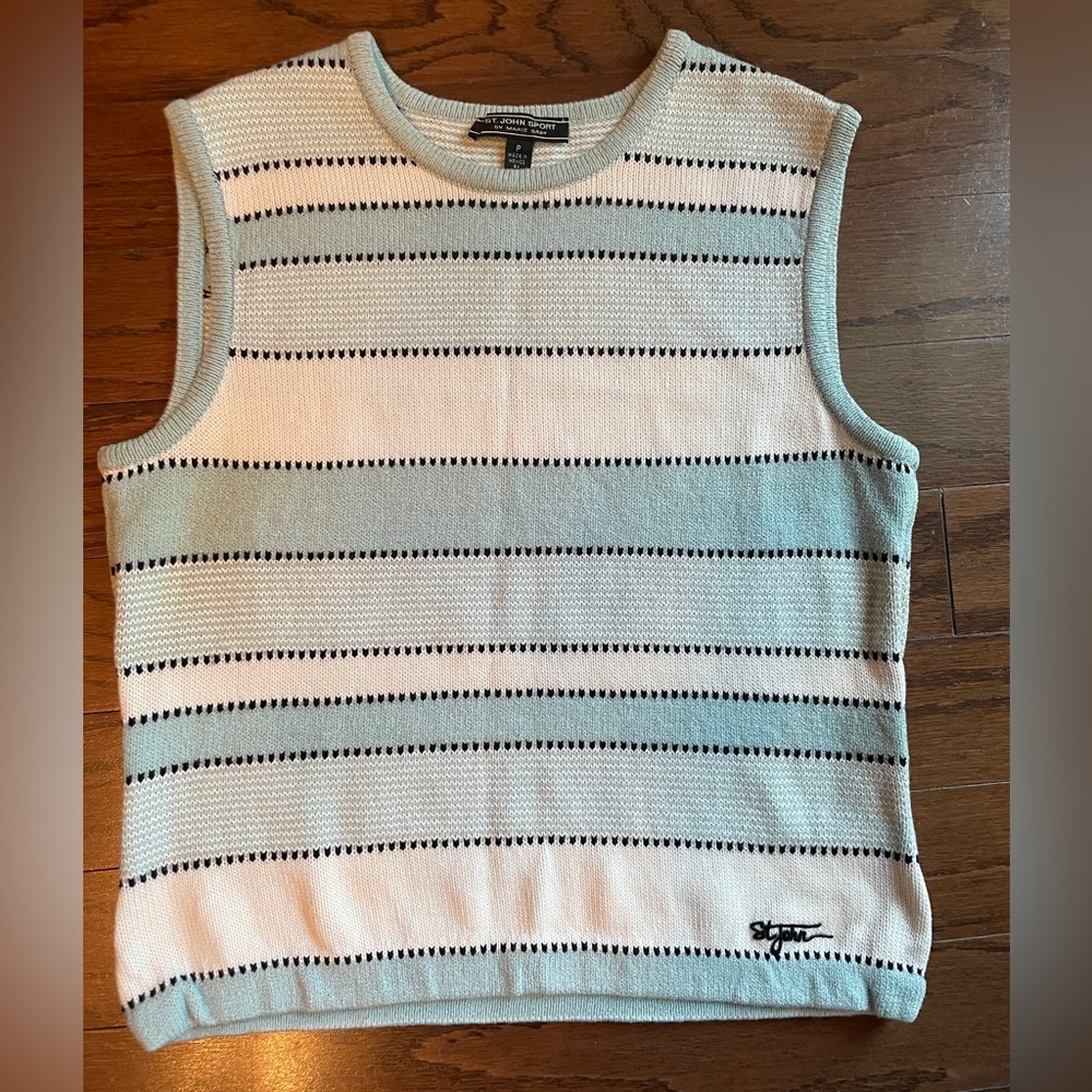 St. John short sleeve knit sweater with matching knit tank top
